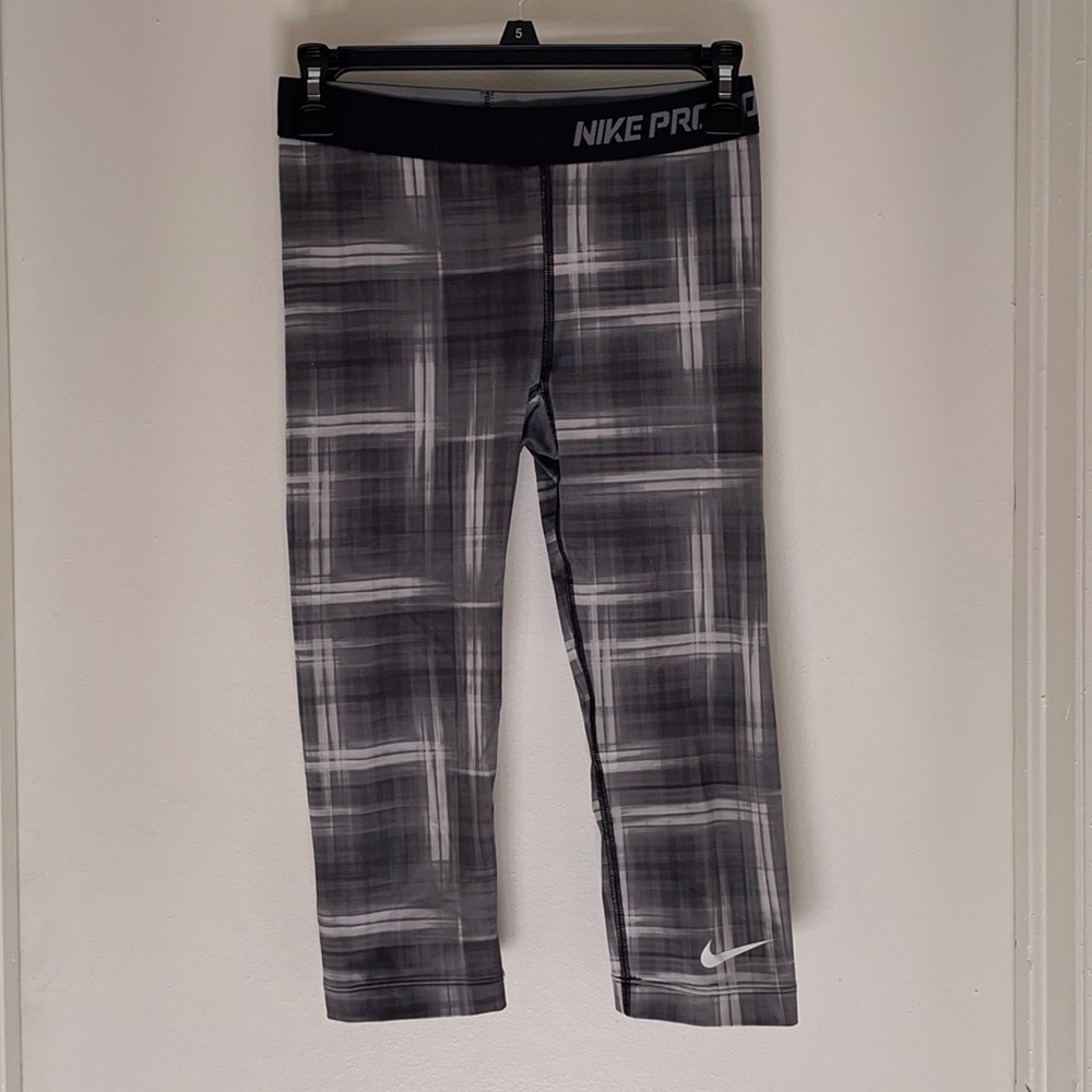 Nike pro - youth large compression Capri pants